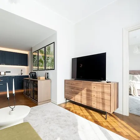 Top-floor 1br - Parking Garage - Breakfast Station *